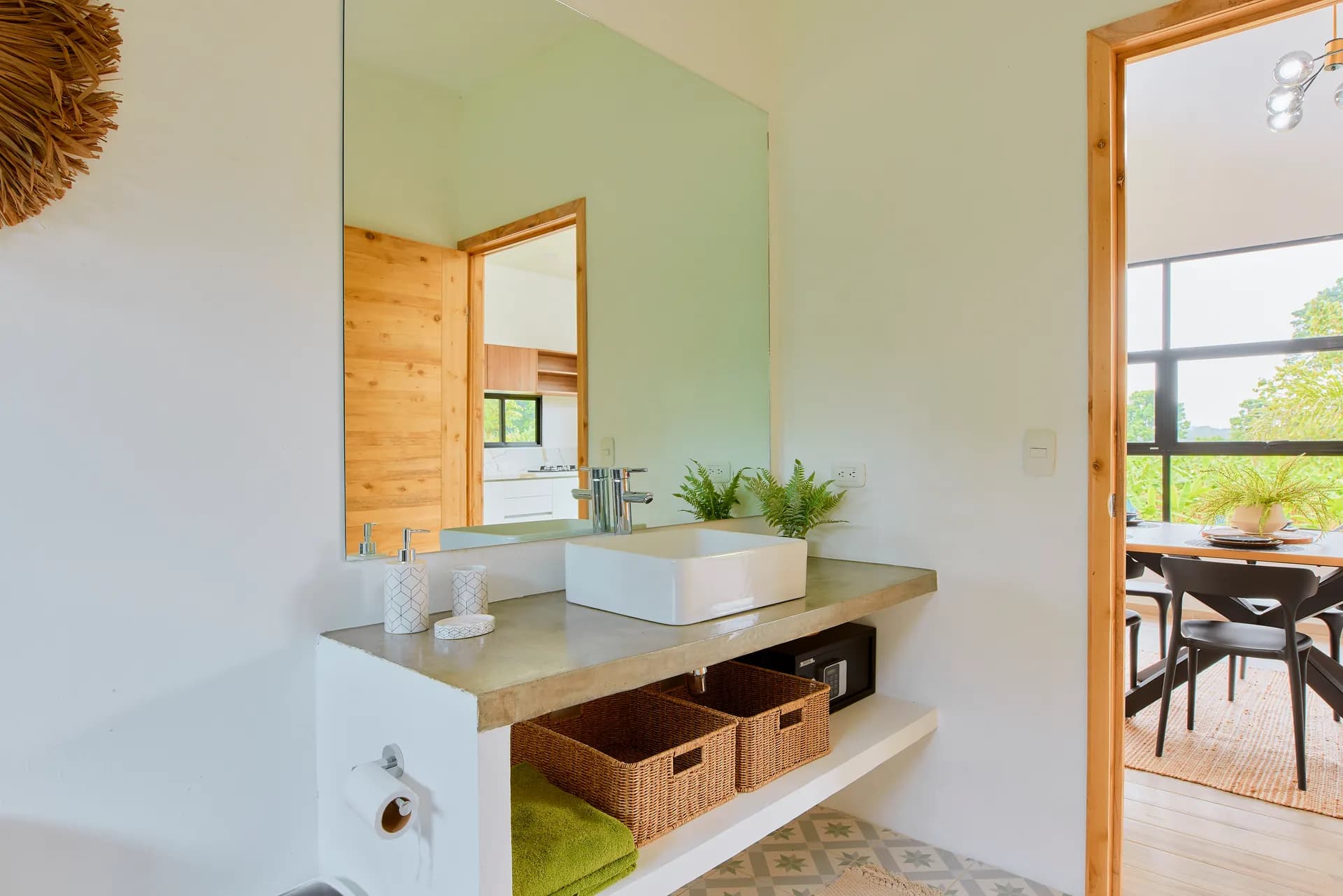Detalle del mueble del segundo baño de Casa Gray