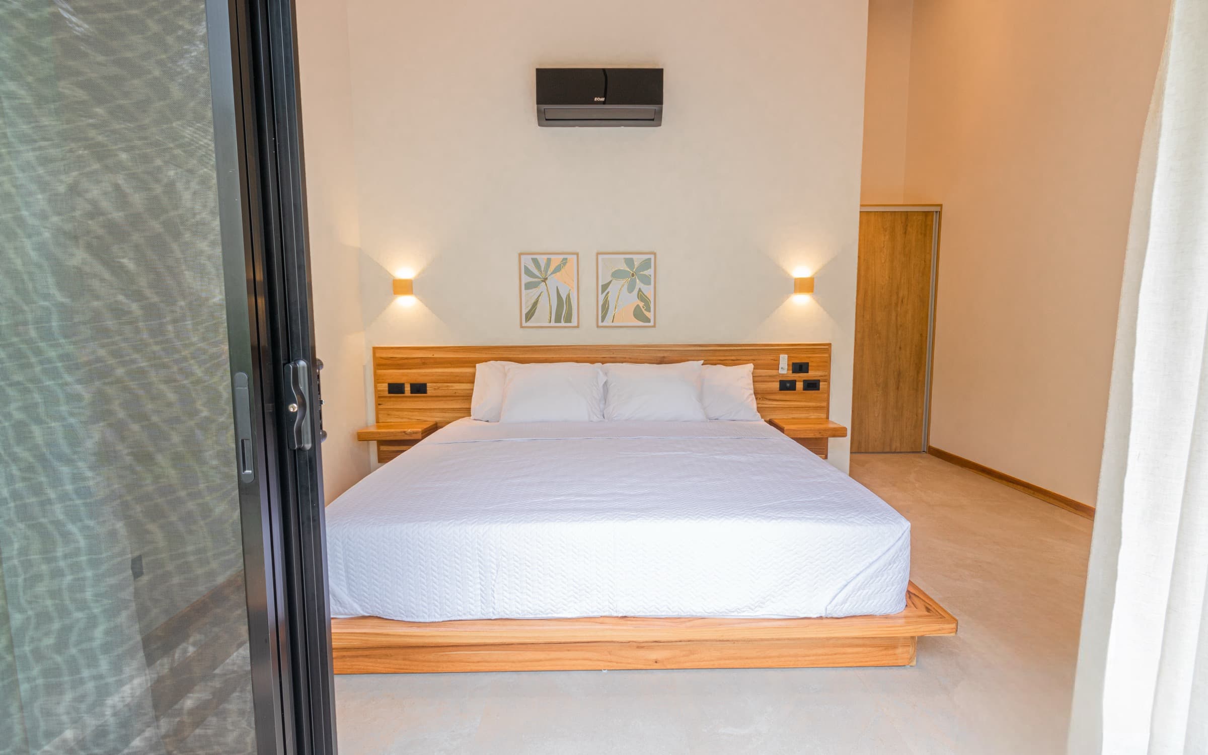 La Gema del Caribe master bedroom detail