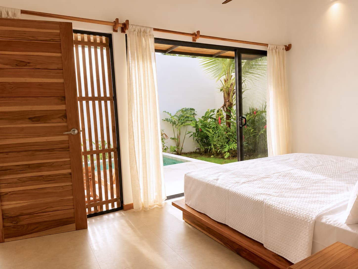 La Gema del Caribe master bedroom interior