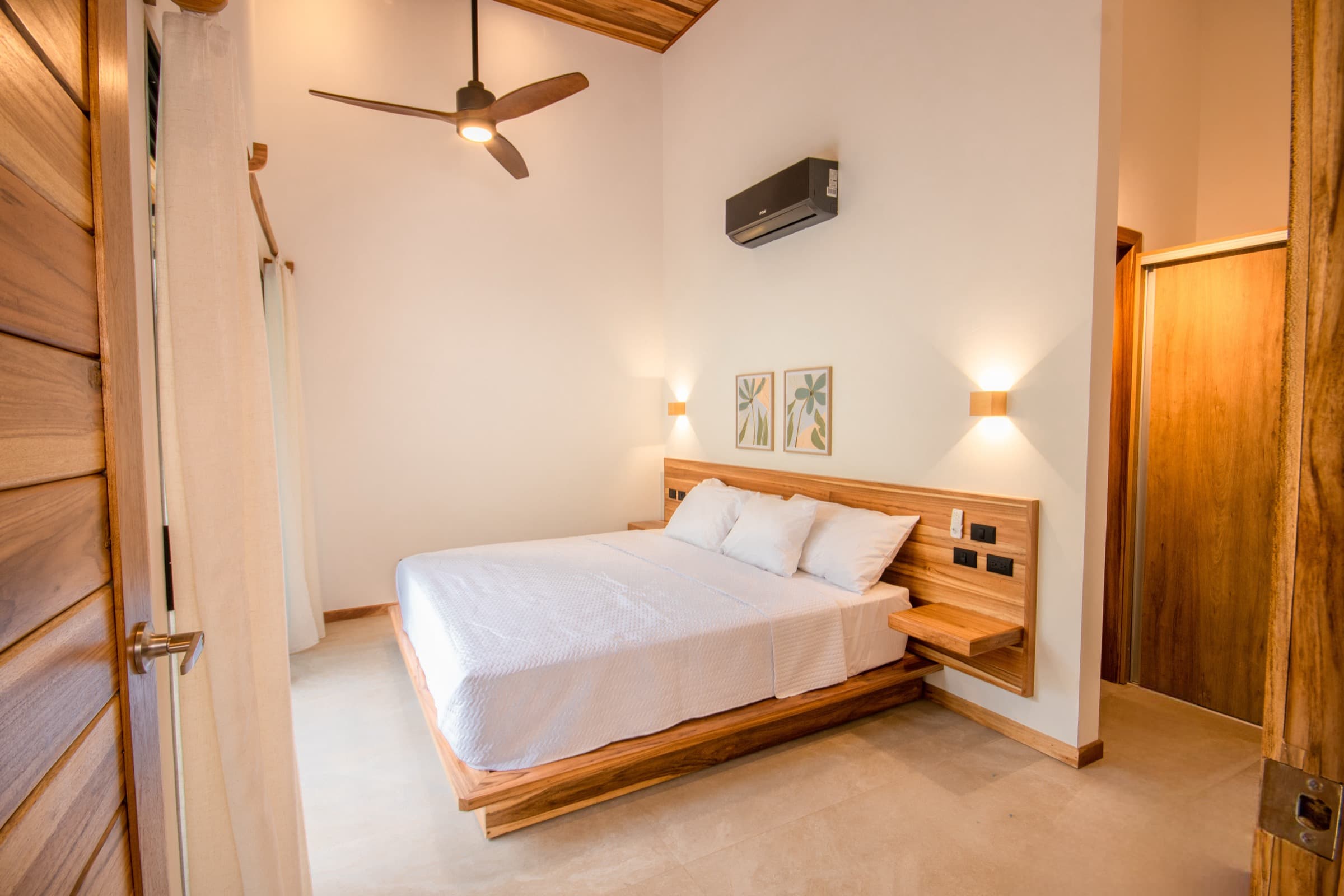 La Gema del Caribe master bedroom