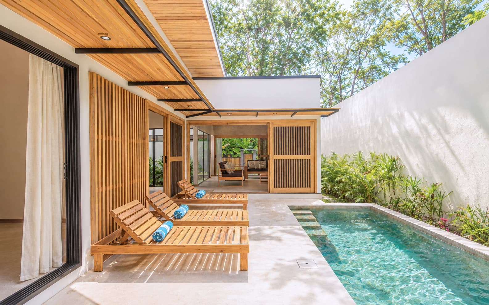 La Gema del Caribe tropical exterior