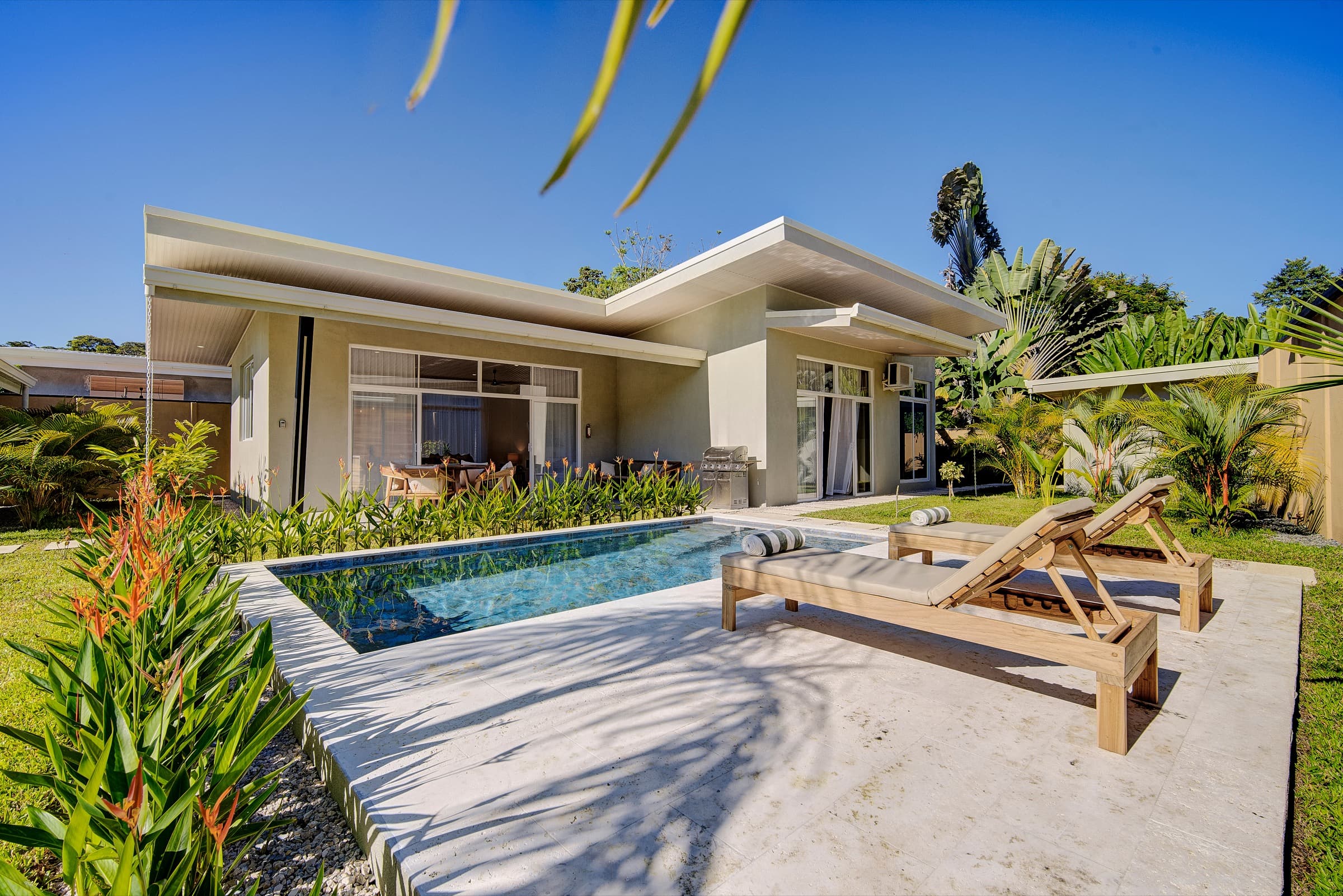 Tucana Villa pool and tropical garden