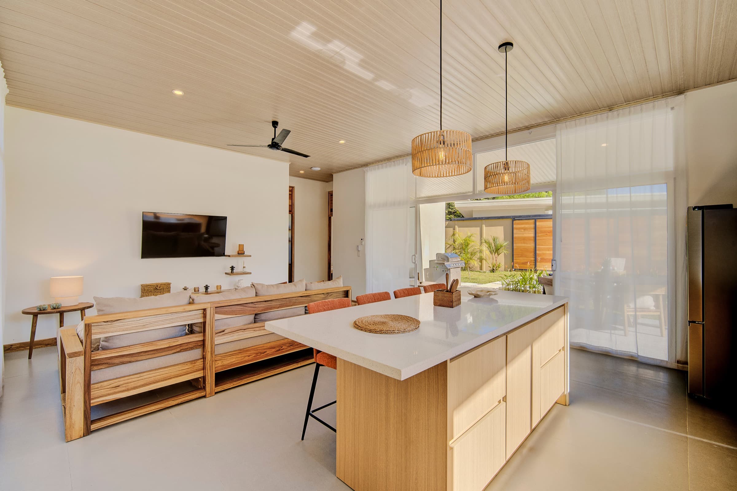 Tucana Villa kitchen island
