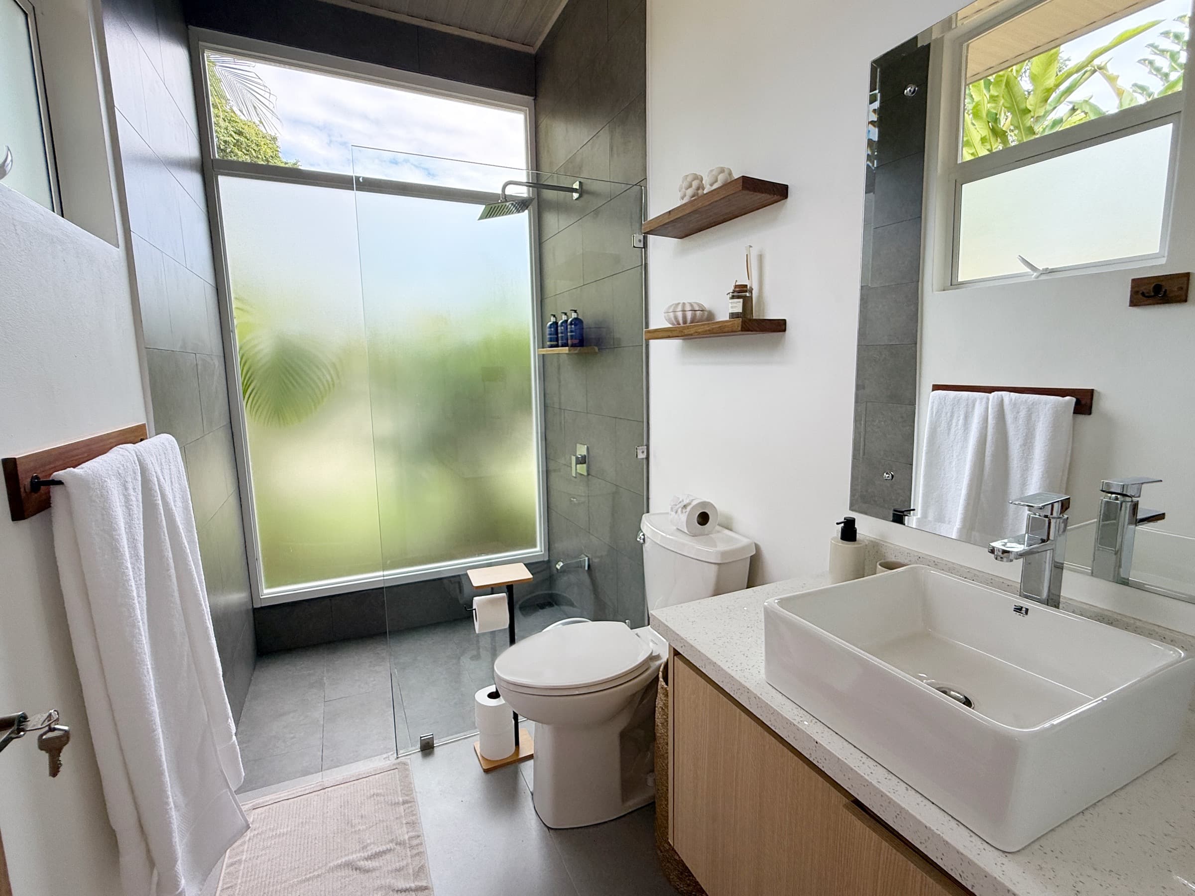 Hydrus Villa master bathroom