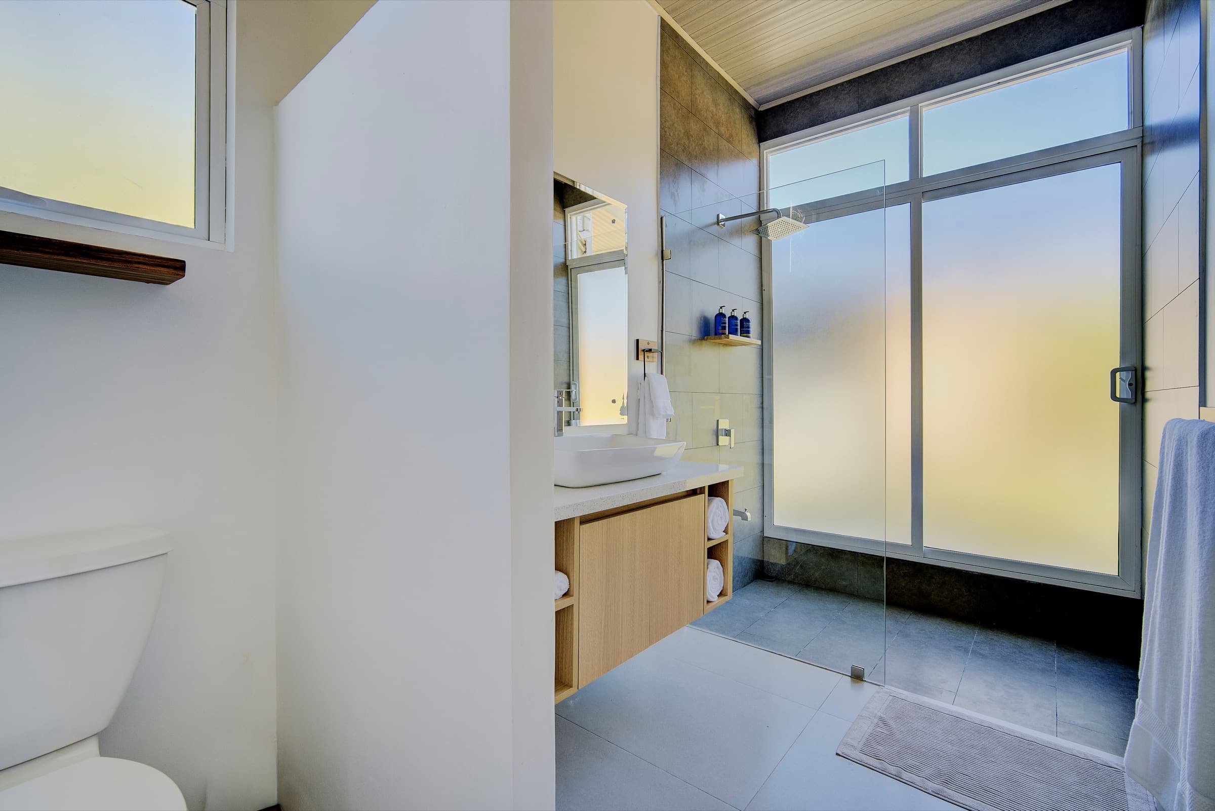 Tucana Villa master bathroom