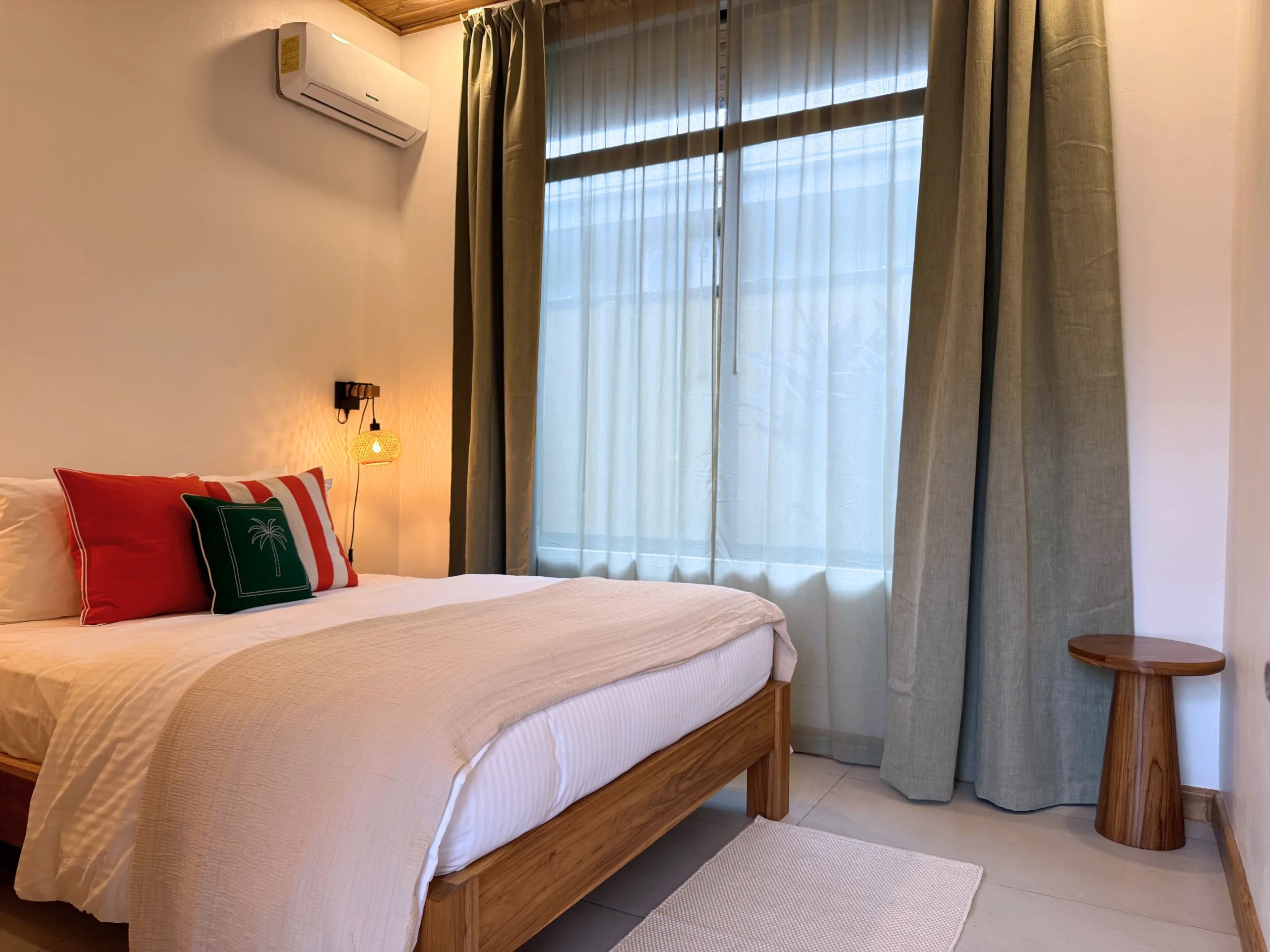 Phoenix Casa — Bedroom 2, queen bed, Playa Negra