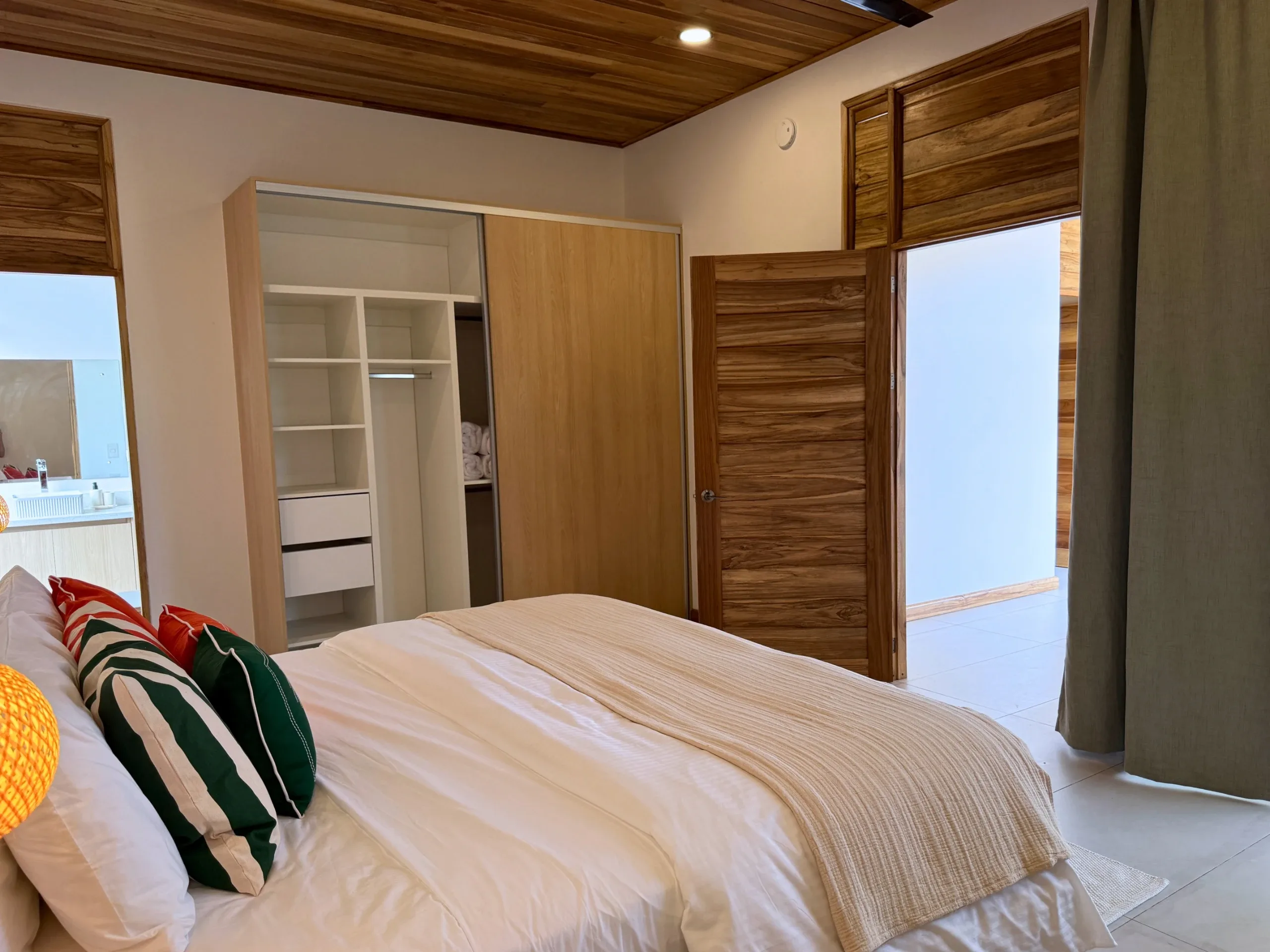 Phoenix Casa — Bedroom 1, king bed, Playa Negra