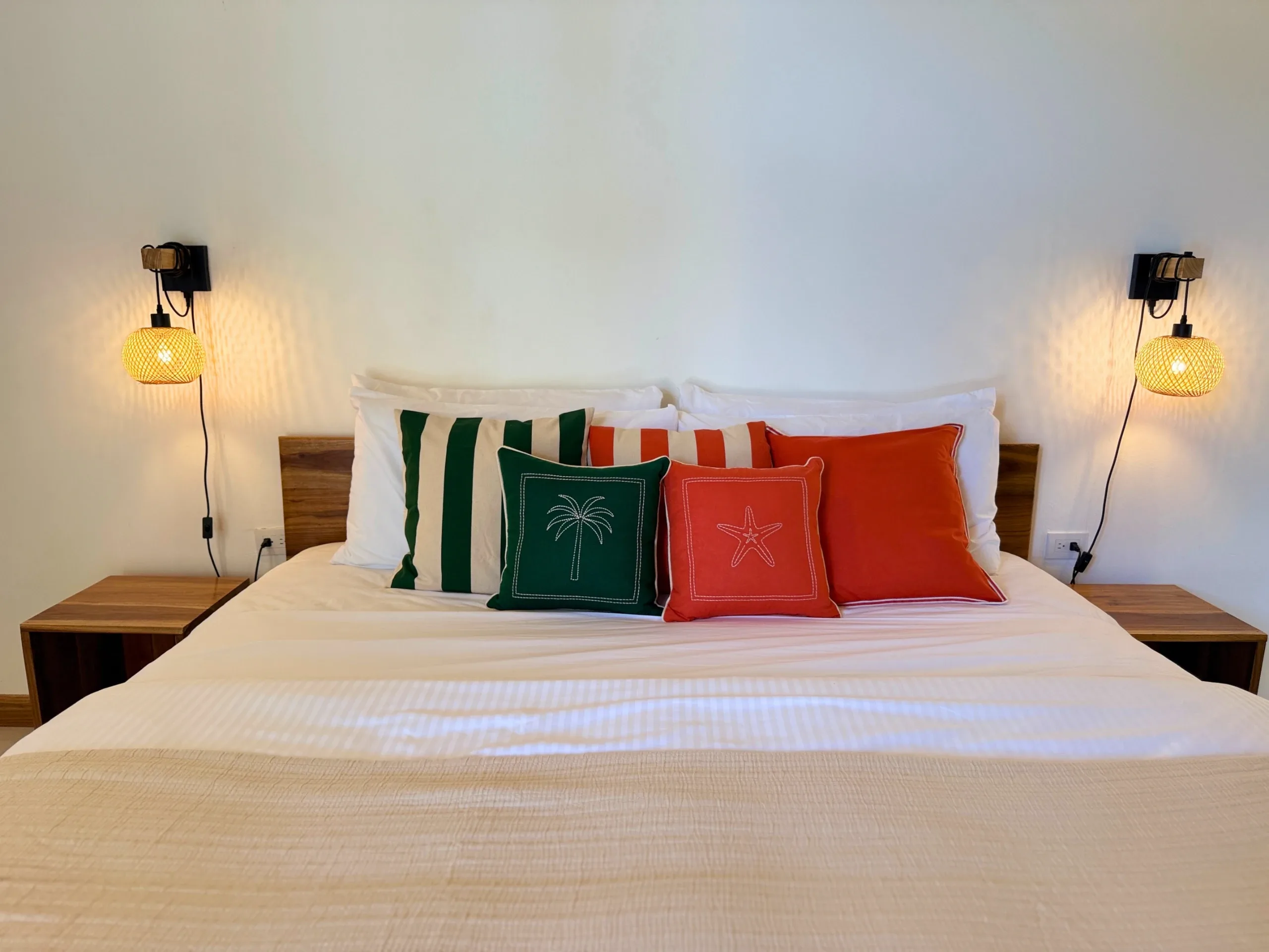 Phoenix Casa — Bedroom 1, king bed, Playa Negra