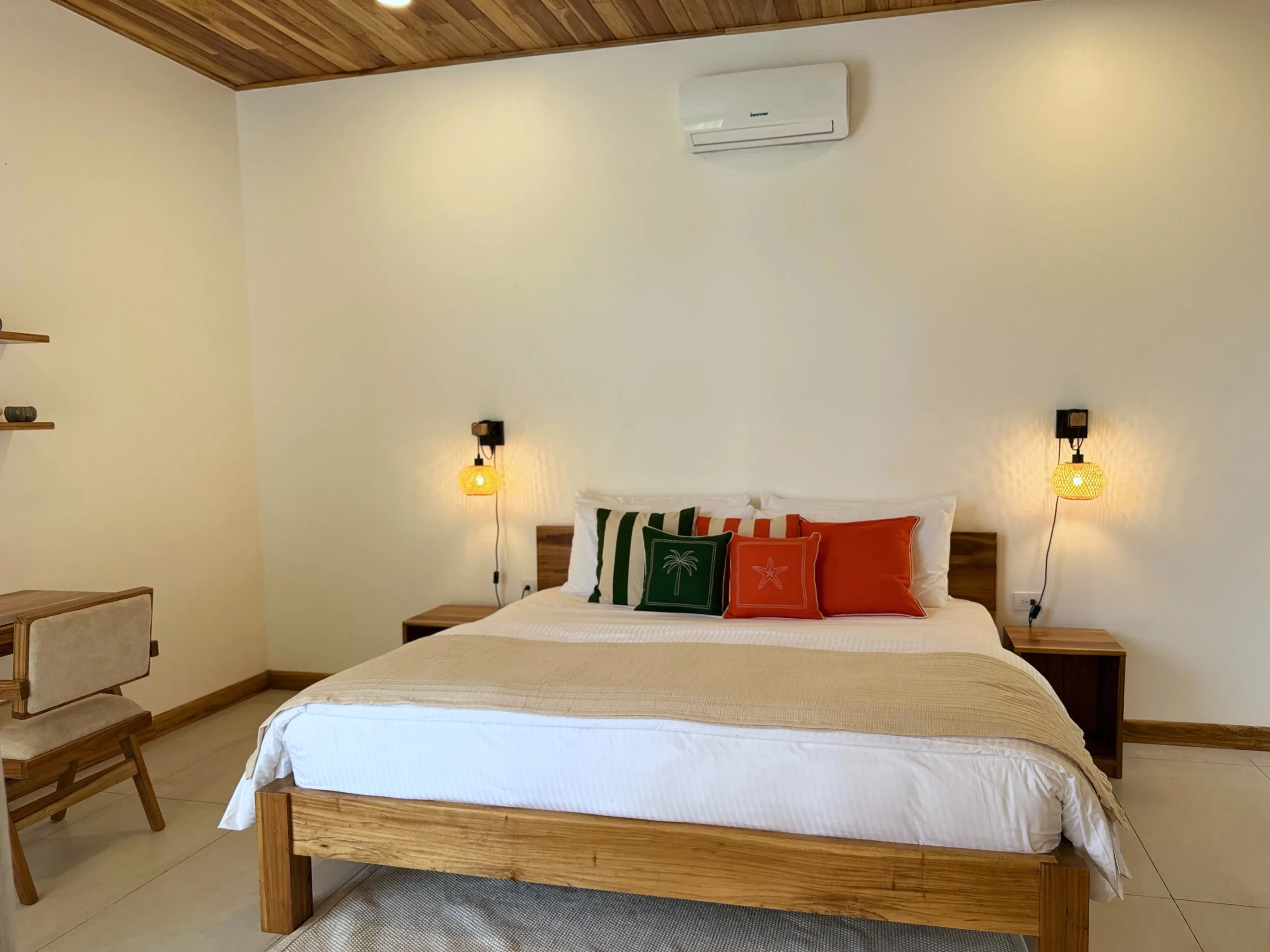 Phoenix Casa — Bedroom 1, king bed, Playa Negra