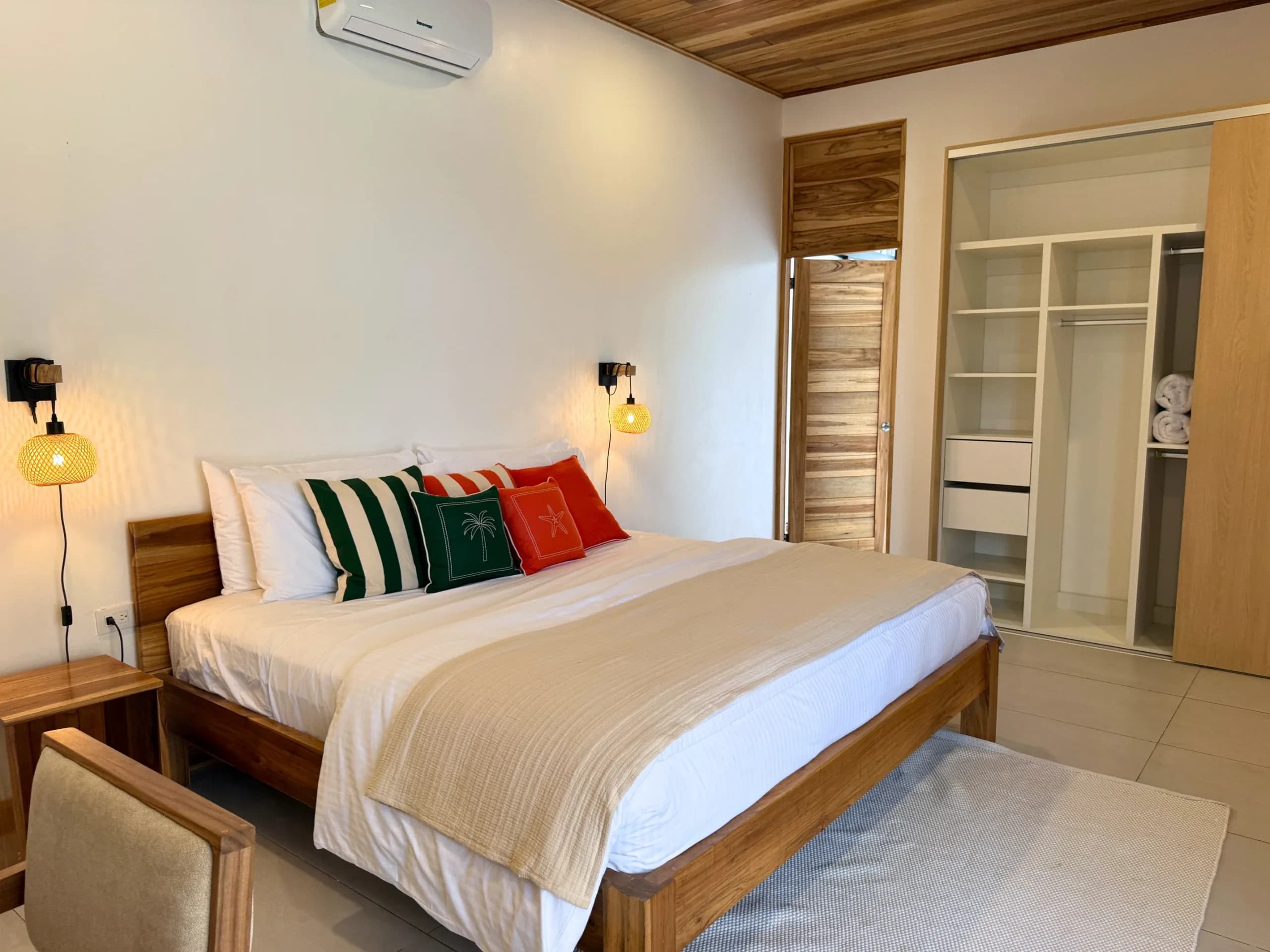 Phoenix Casa — Bedroom 1, king bed, Playa Negra